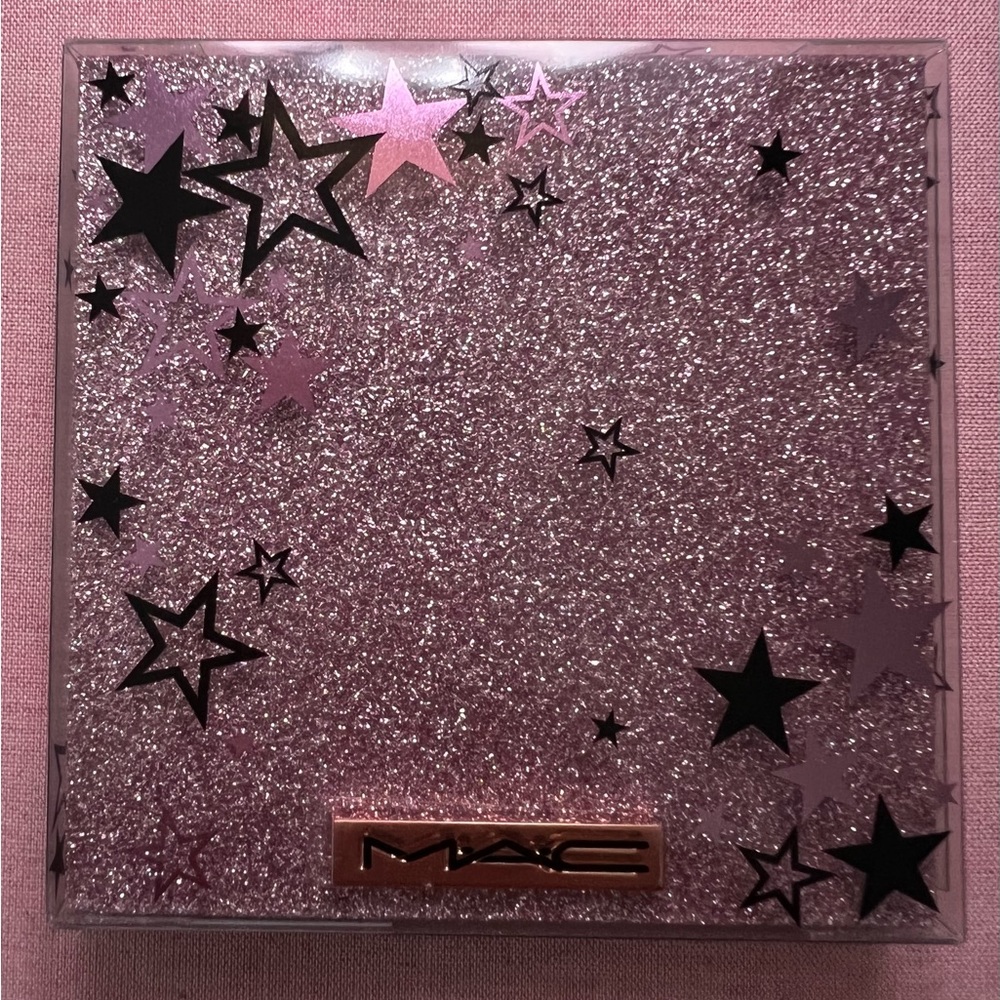 M.A.C Star-Dipped face compact: light